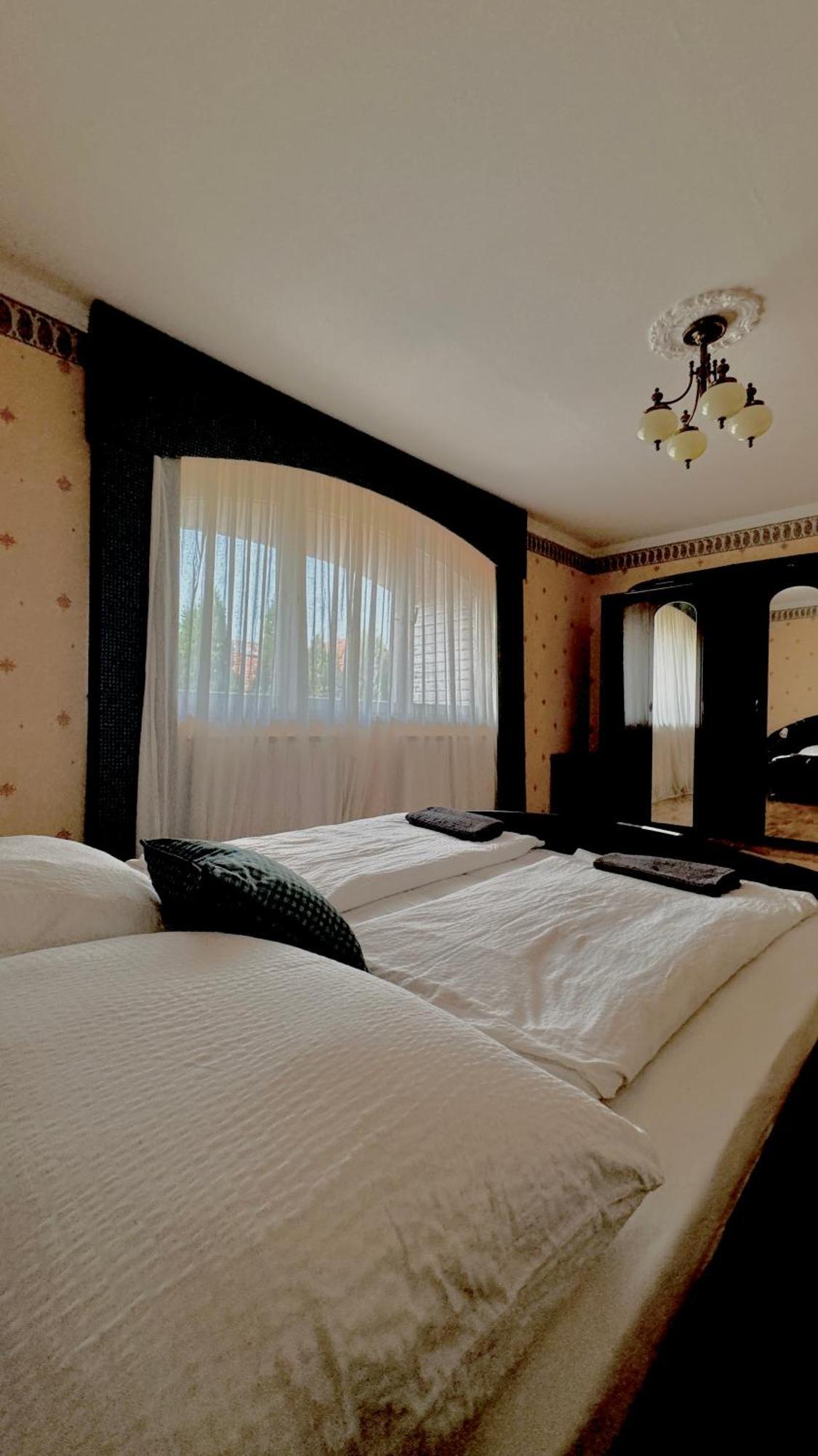 5 Haloszobas Wellness Vip House - Privat Medence Siófok Eksteriør billede